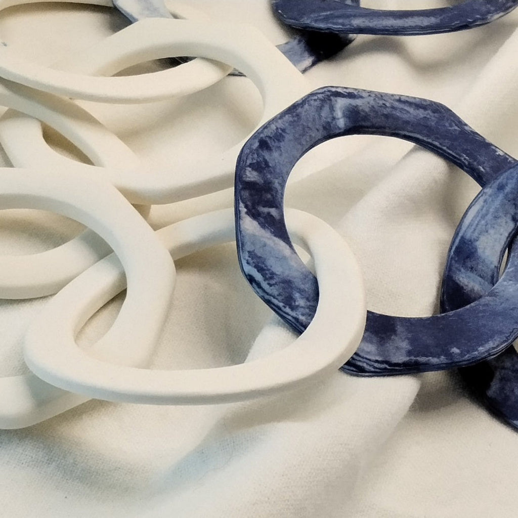 Collana a maglie alternate in porcellana nerikomi – dettaglio maglia diametro 7 cm – Maviart