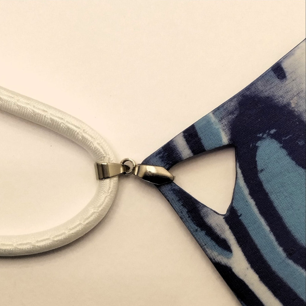 Collana con pendente romboidale in porcellana nerikomi – dettaglio contromaglia – Maviart
