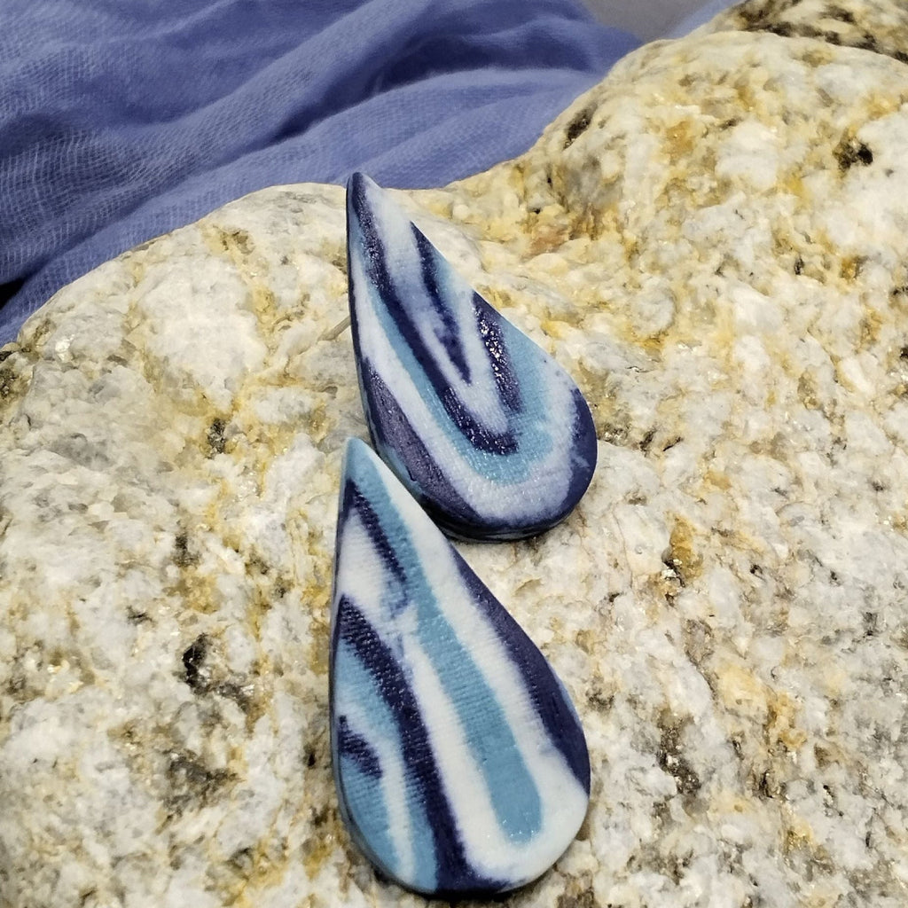Orecchini a goccia in porcellana nerikomi – dettaglio forma goccia 3 cm – Maviart