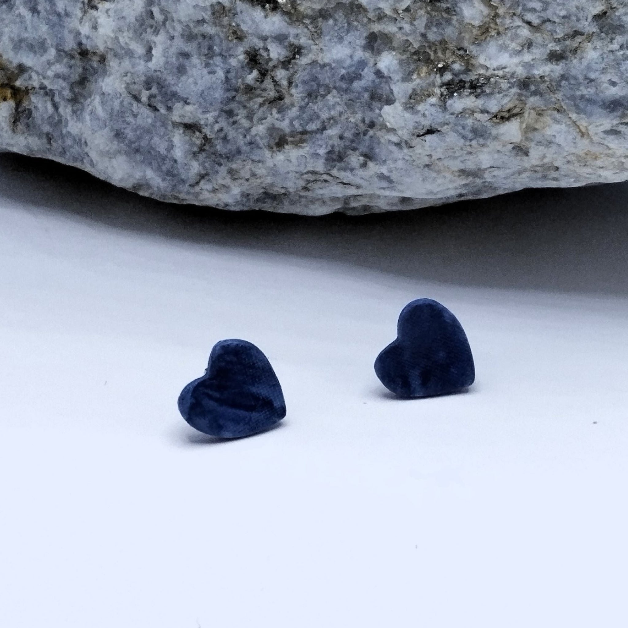 Orecchini a cuore in porcellana nerikomi – dettaglio colori – Maviart