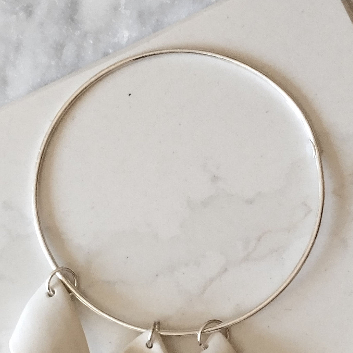 Dettaglio bangle in argento, bracciale Turbine Maviart