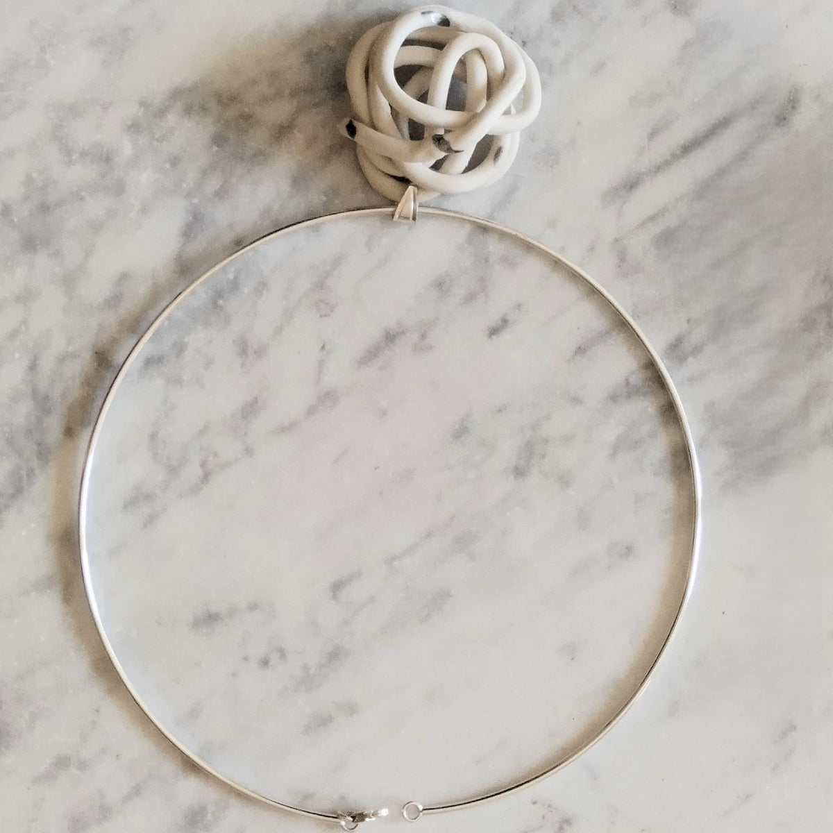 Collana Gomitolo in Porcellana e Argento Sterling – Collezione Aria