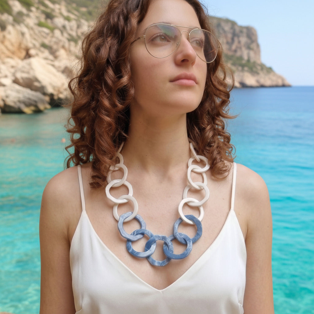 Collana a maglie alternate in porcellana nerikomi – vista laterale – Maviart