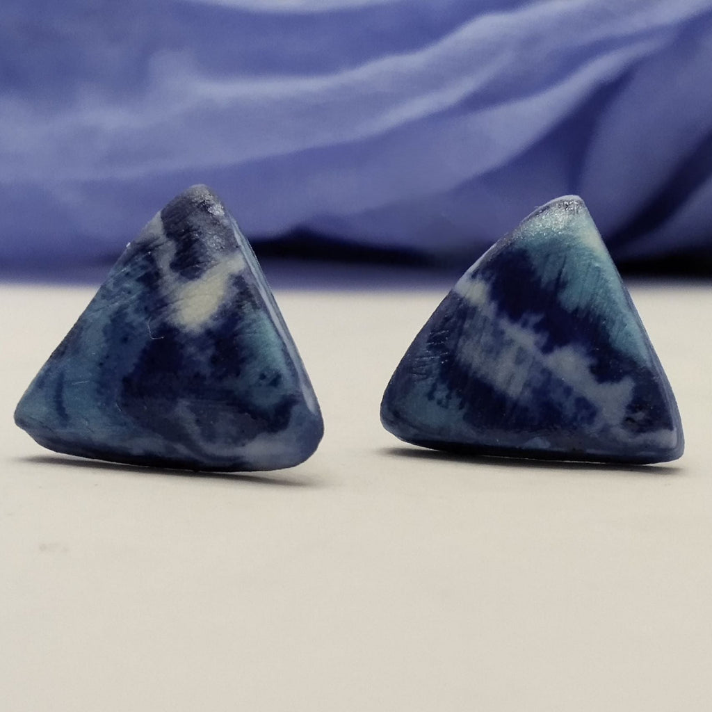 Orecchini triangolari in porcellana nerikomi variante colori 2 – vista frontale – Maviart