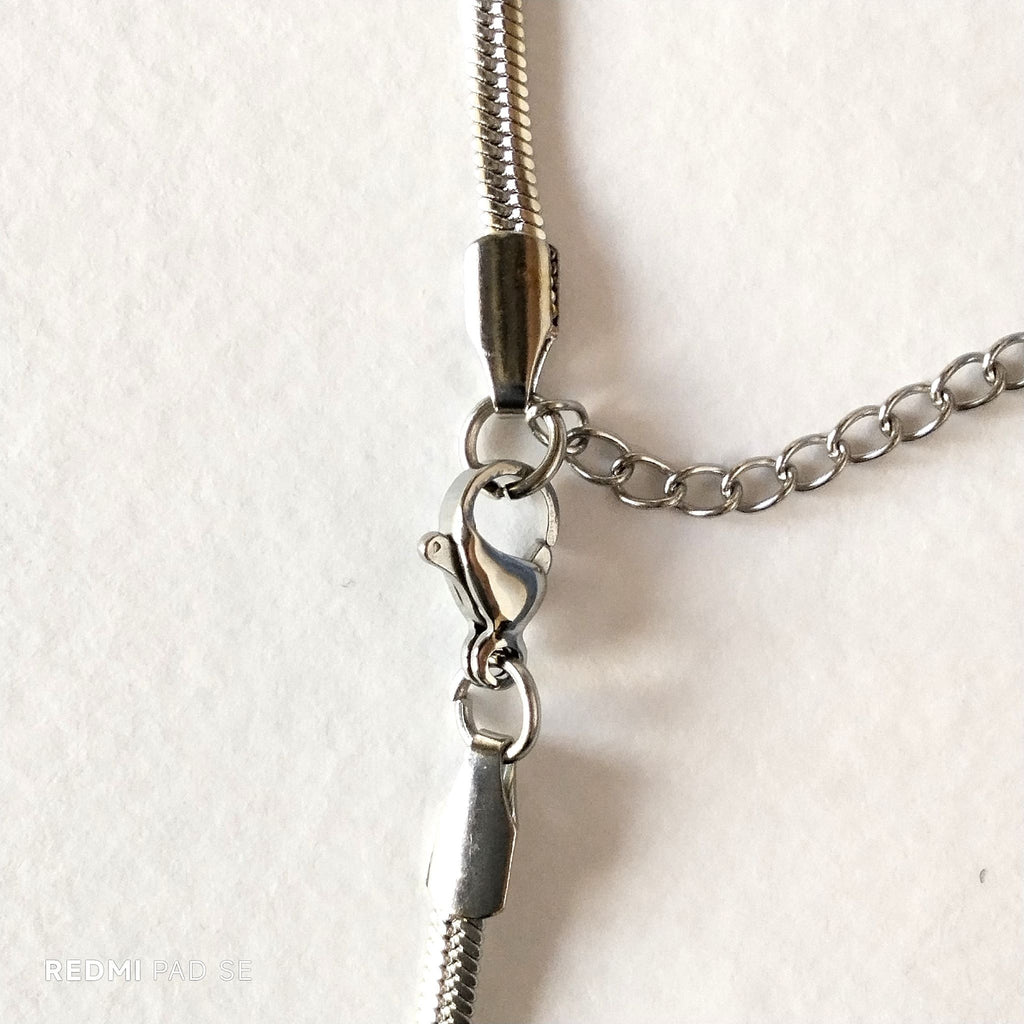 Dettaglio chiusura aragosta e catena serpente acciaio inossidabile, collana Maviart