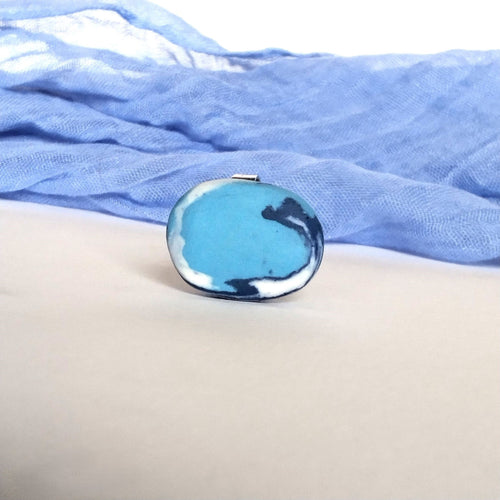 Anello ovale in porcellana nerikomi colori del mare – vista frontale – Maviart