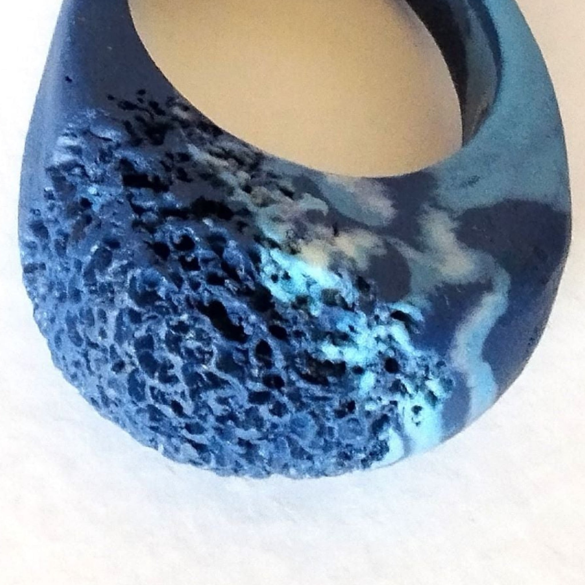 Anello artigianale porcellana - Dettaglio nerikomi spugna di mare – pezzo unico – Maviart