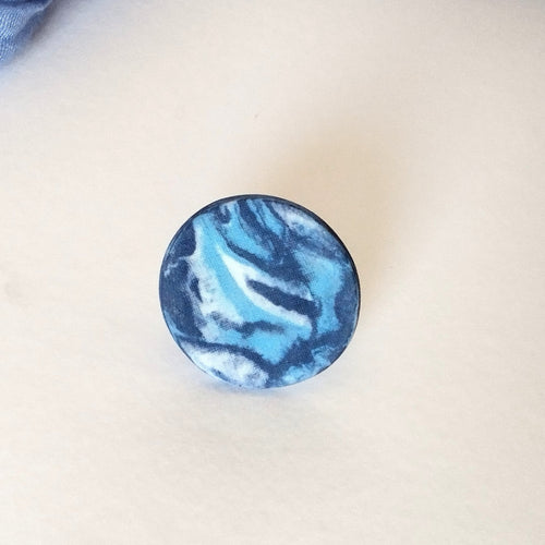 Anello rotondo porcellana nerikomi – variante 1 venature blu e bianco – Maviart