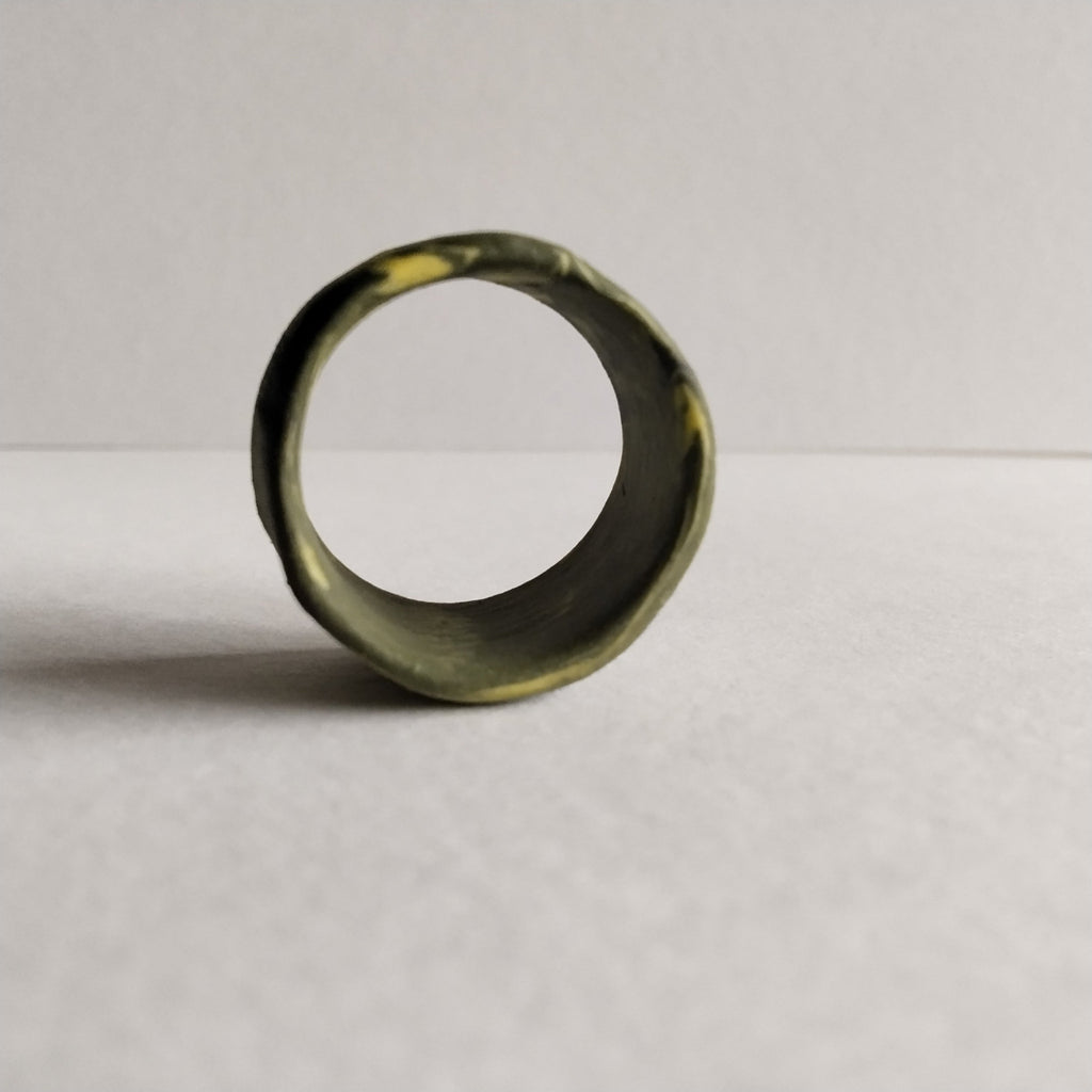 Anello a fascia in porcellana nerikomi colori della terra, dettaglio diametro interno – Maviart