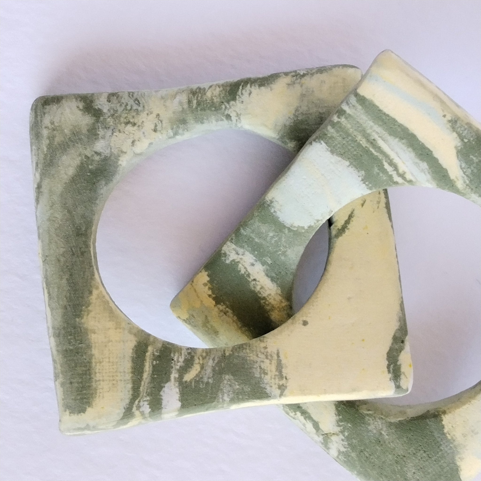 Orecchini maglie quadrate porcellana nerikomi colori della terra – dettaglio nerikomi Maviart Maviart 