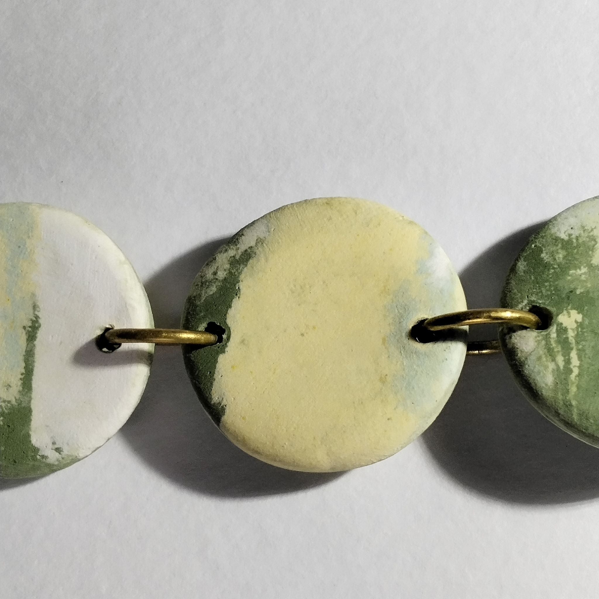 Bracciale a maglie rotonde in porcellana nerikomi colori della terra - dettaglio nerikomi – Maviart