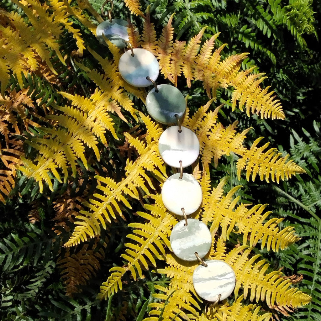 Bracciale a maglie rotonde in porcellana nerikomi colori della terra-sfondo naturale felce  – Maviart