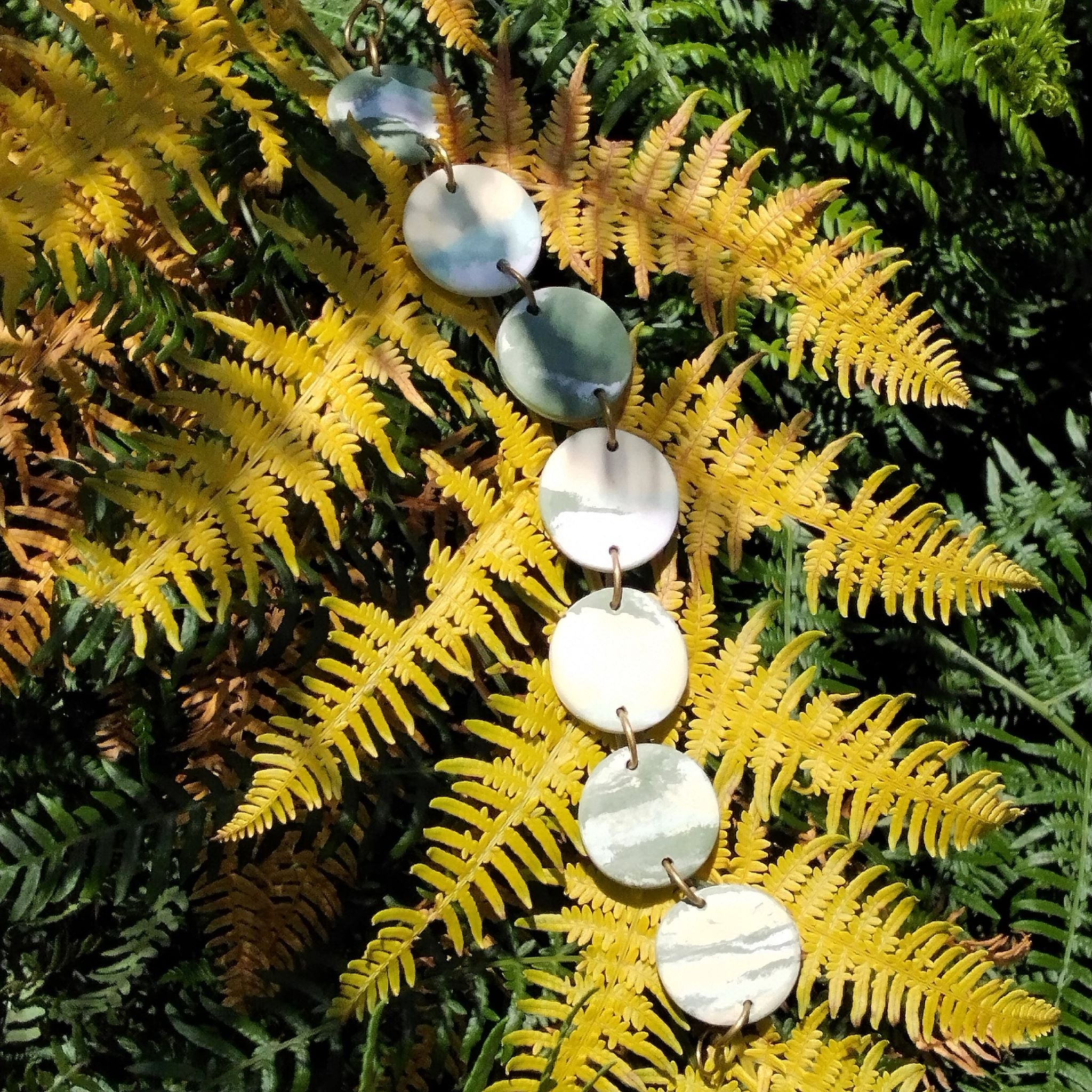 Bracciale a maglie rotonde in porcellana nerikomi colori della terra-sfondo naturale felce  – Maviart