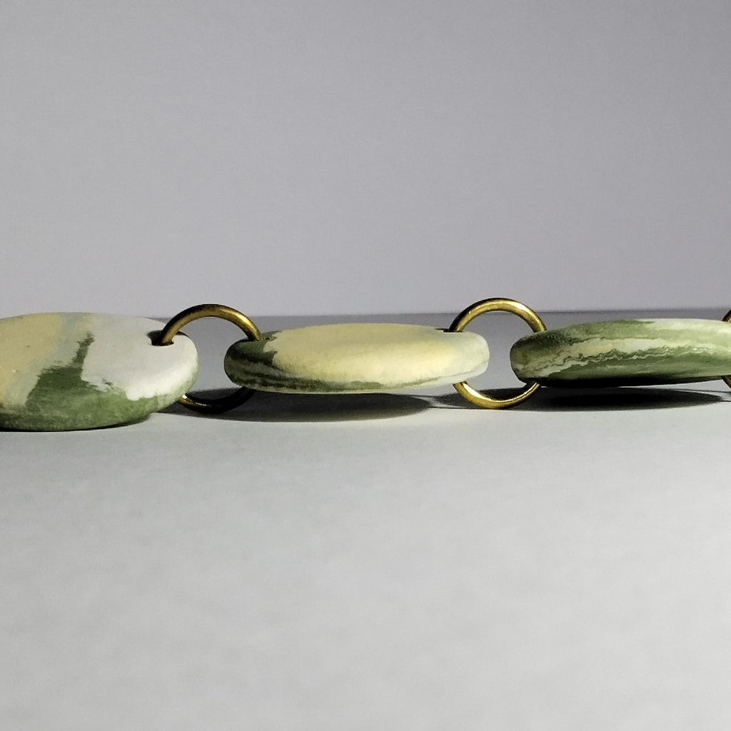 Bracciale a maglie rotonde in porcellana nerikomi colori della terra - vista laterale  – Maviart